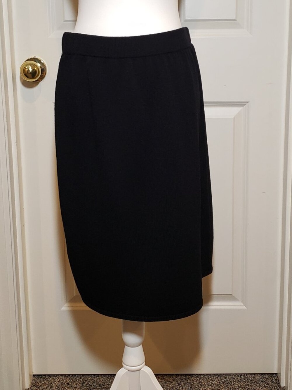 Black Size 16 St John knit skirt
